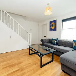 Flash Sale Free Parking I Next To I 2 Bedroom Mews House Holiday home Brighton