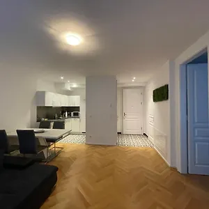 1st La Opera Suites Appartement Wenen